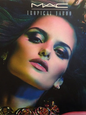Izabel Goulart usa maquiagem poderosa para campanha