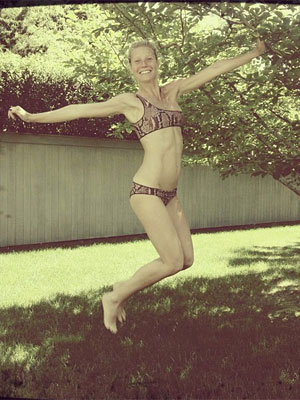 Gwyneth Paltrow mostra o corpo com biquíni