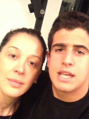 <i>- Para de comer e vem malhar, gente!</i>, pede Claudia Raia e Enzo Celulari