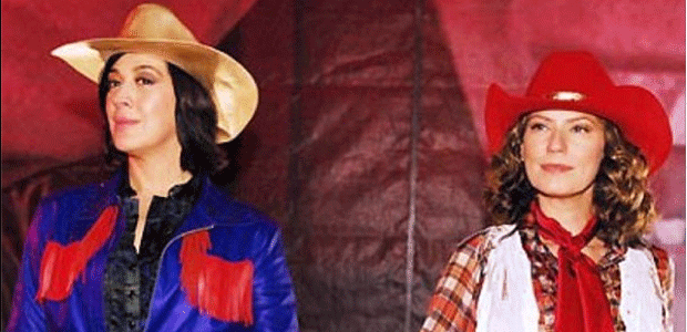 Claudia Raia posta foto e relembra da dupla Flora e Donatela, de <i>A Favorita</i>