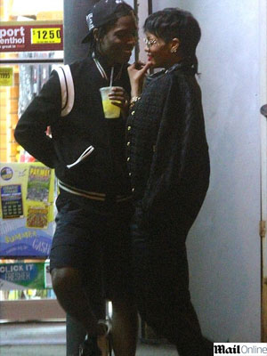Rihanna estaria se envolvendo com <i>rapper</i>