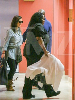 Kanye West acusa família Kardashian de passar informações aos <i>paparazzi</i>