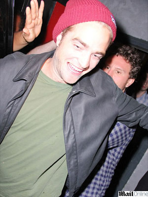 Robert Pattinson admite que se tornou modelo para conhecer garotas