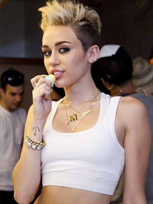 Miley Cyrus está deixando o cabelo crescer pelo noivo