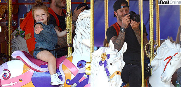 David Beckham e Harper Seven andam de cavalinho no Carrossel, veja!