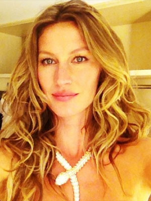 Gisele Bündchen posa usando apenas um colar, veja!