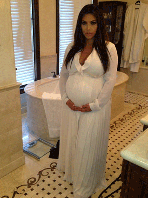 Kim Kardashian obrigou a família a comer sua placenta