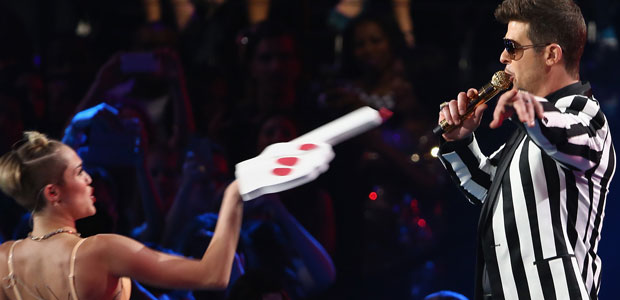 Performance de Miley Cyrus é chamada de <I>degradante</I>