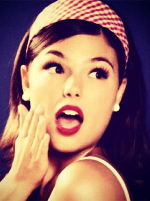 Ísis Valverde aparece com visual <i>pin-up</i> em clique
