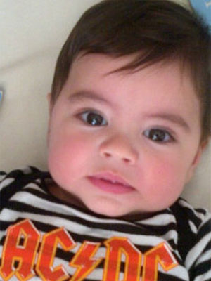 Shakira divulga foto do filho com camiseta de banda de <i>rock</i>