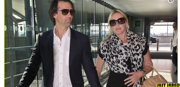 Grávida, Kate Winslet é fotografada de mãos dadas com o marido