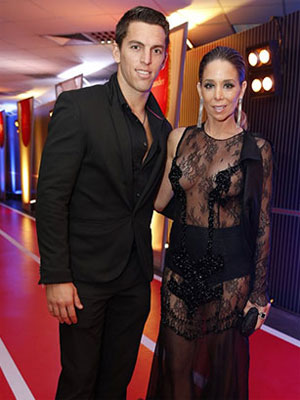 Vestido transparente que Danielle Winits usou no <i>Prêmio Multishow</i> custa 13 mil reais
