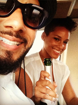 Alicia Keys faz passeio de helicóptero no Rio de Janeiro