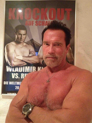 Arnold Schwarznegger exibe o corpo malhado no <i>Twitter</i>