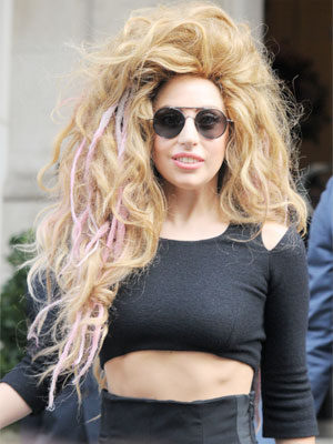 Lady Gaga defendeu a atuação polêmica de Miley Cyrus