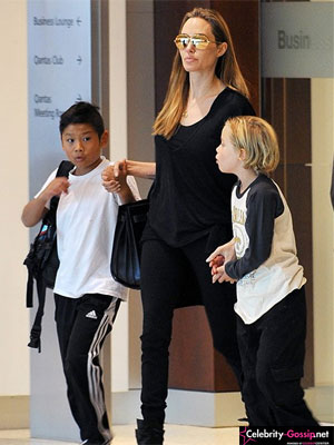 Angelina Jolie é flagrada com o filhos e chama atenção pela magreza