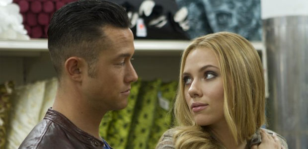 Joseph Gordon-Levitt revela ter passado um ano com Scarlett Johansson na cabeça