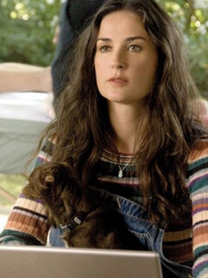 <i>Site</i> nega que Demi Moore estaria saindo com o pai do ex-namorado. Entenda!