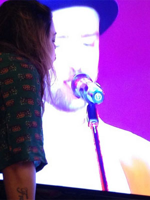 Preta Gil beija Justin Timberlake, entenda!