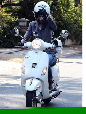 Gwyneth Paltrow passa no teste e tira licença para dirigir moto