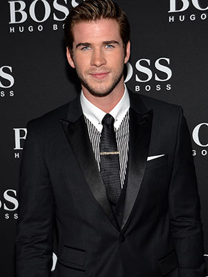 Liam Hemsworth faz primeira aparição oficial após anúncio do fim do noivado