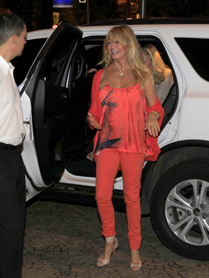 Goldie Hawn vai a restaurante no Rio de Janeiro
