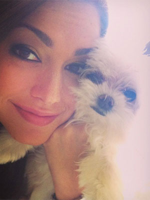 Thaís Fersoza posa ao lado de seu <i>pet</i>