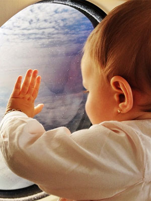 Gisele Bündchen posta foto da filha em avião