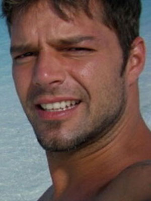 Filhos de cinco anos de idade do Ricky Martin falam três línguas diferentes