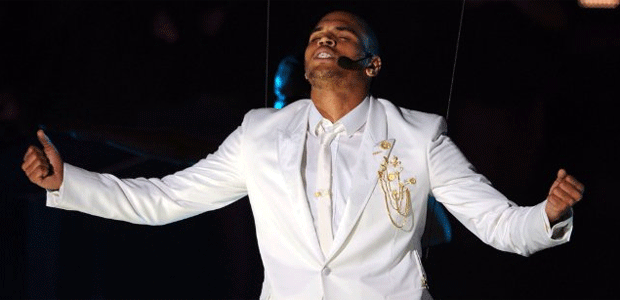 <i>- Eu tive que parar de agir como um adolescente</i>, diz Chris Brown sobre agressão a Rihanna