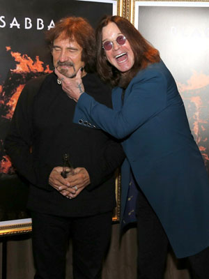 Fazendo brincadeiras, Ozzy Osbourne participa de coletiva ao lado do <i>Black Sabbath</i>