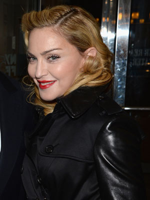Após sonhar com Brad Pitt, Madonna marca presença na <i>première</i> do filme do ator