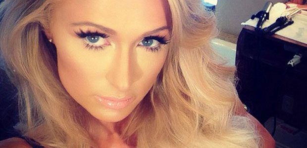 Paris Hilton não percebe que está no ar e ofende apresentador de rádio. Entenda!