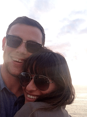 Lea Michele fala sobre Cory Monteith <i>o tempo todo</i>, diz fonte