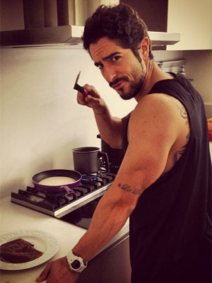 Marcos Mion cozinha para os filhos e posta foto, veja aqui!