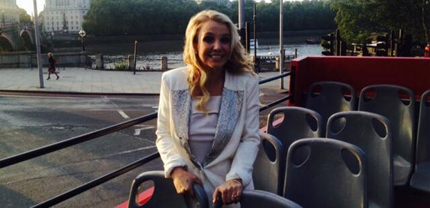 Britney Spears faz passeio clássico de ônibus em Londres