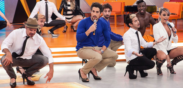 Marcos Mion sobe no salto para dançar no <i>Legendários</i>