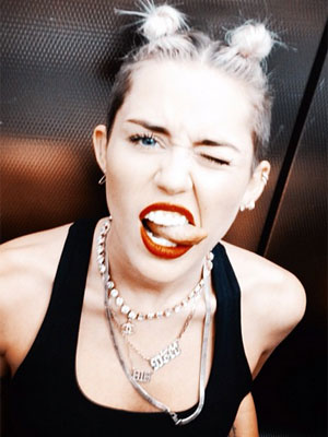 <i>Ela fez um pacto para ficar solteira por pelo menos um ano</i>, diz fonte sobre Miley Cyrus