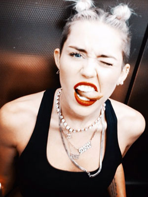 Miley Cyrus pode ter começado <i>affair</i> antes de terminar o noivado com Liam Hemsworth