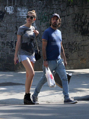 Alinne Moraes passeia com namorado em Ipanema