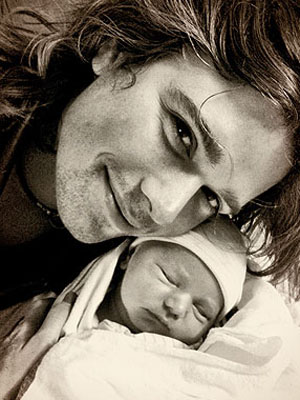 Zac Hanson mostra seu novo filho, George Abraham Walker