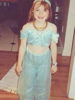 Lindsay Lohan aparece vestida de princesinha, veja!