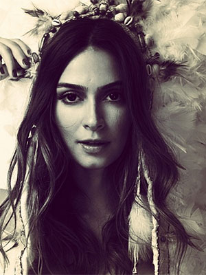 Thaila Ayala se fantasia de índia, veja!