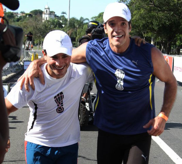Carlos Machado e Anderson Rizzi participam de corrida e levam tombo, veja!