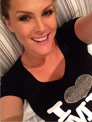 <i>A cada dia que passa gosto mais do meu corpo</i>, escreve Ana Hickmann