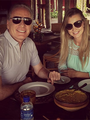 Roberto Justus e namorada comem moqueca de camarão, veja!