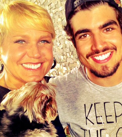 Caio Castro posta foto com Xuxa: <i>Um beijo para Sacha</i>