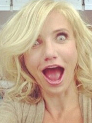Cameron Diaz entra para o <i>Twitter</i> e posta foto fazendo careta