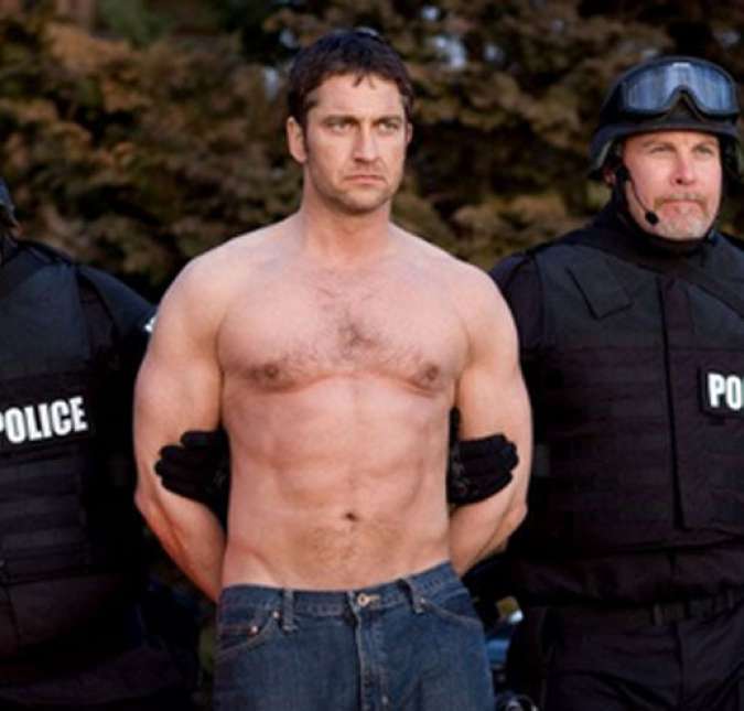 Nesta segunda-feira, dia 13, Gerard Butler completa 47 anos de idade! E o ator atrai os olhares do público feminino nos filmes que estrela. Nesta foto, por exemplo, o astro escocês vive o papel de Clyde Shelton, um dedicado pai de família que testemunha o assassinato de sua esposa e filha no filme Código de Conduta, em 2009. Nesta segunda-feira, dia 13, Gerard Butler completa 47 anos de idade! E o ator atrai os olhares do público feminino nos filmes que estrela. Nesta foto, por exemplo, o astro escocês vive o papel de Clyde Shelton, um dedicado pai de família que testemunha o assassinato de sua esposa e filha no filme Código de Conduta, em 2009.