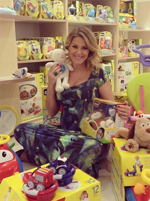 Ana Hickmann faz compras para o bebê e posta fotos, confira